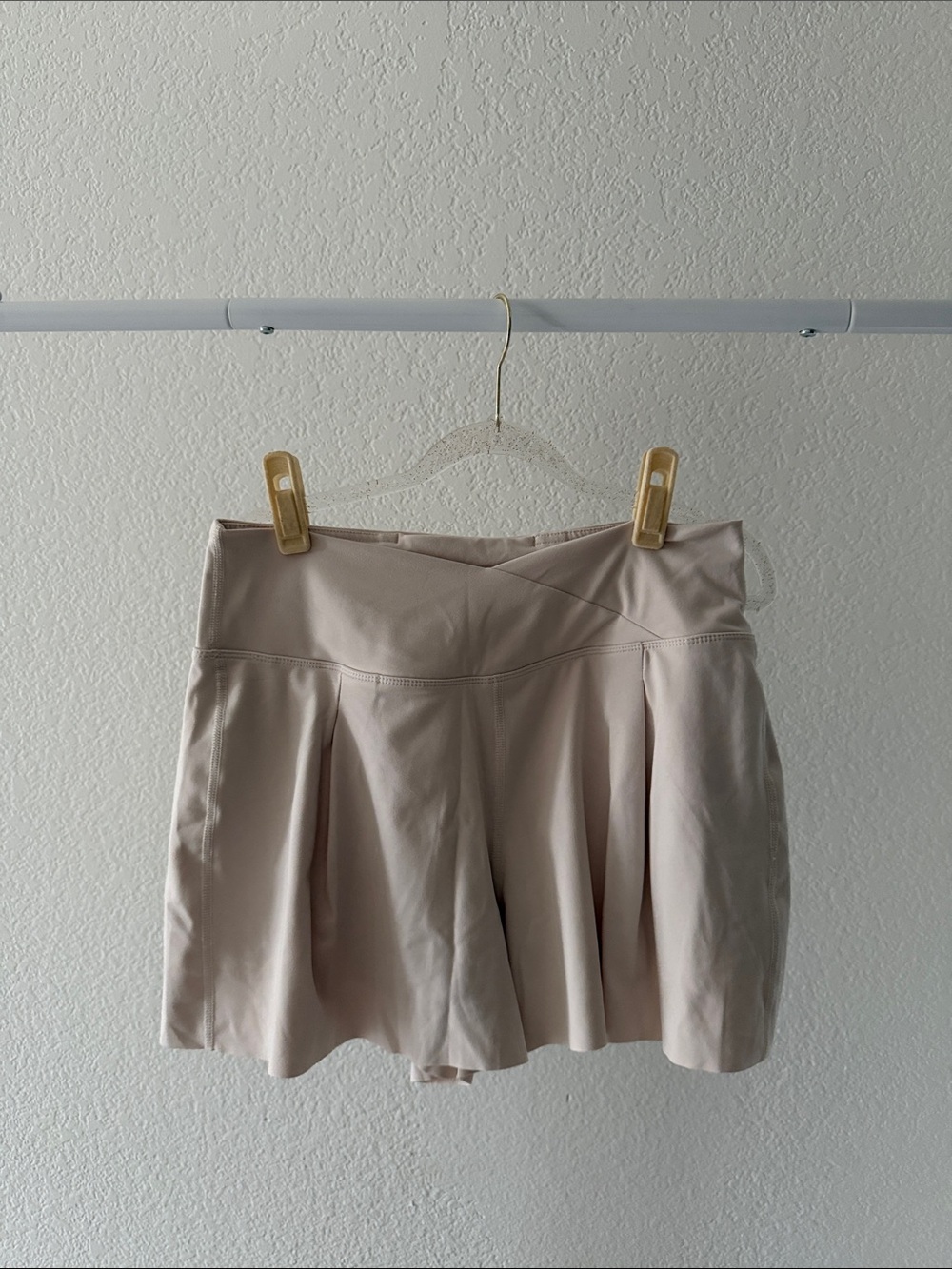 Yogalicious Beige Women's Pleated High-Waist Skort